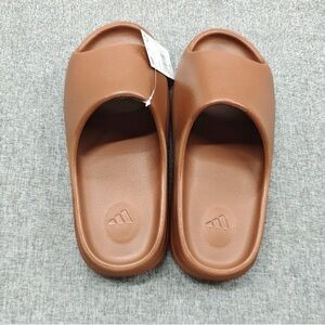 Yeezy Brown Slides - SZ 8